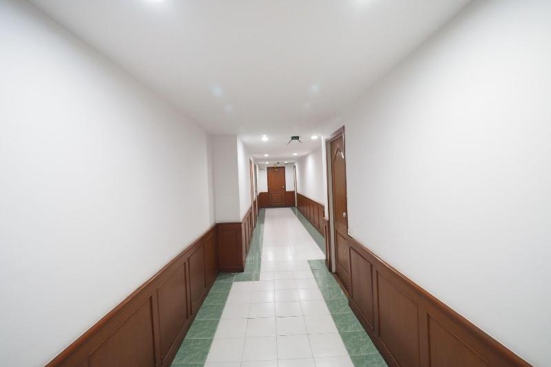 Navanakorn Golden View Hotel - Lobi