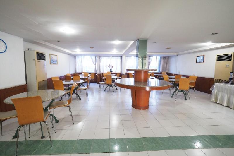 Navanakorn Golden View Hotel - Restoran