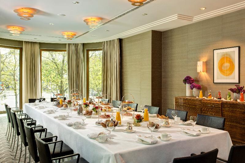 Rocco Forte The Charles Hotel - Toplantı