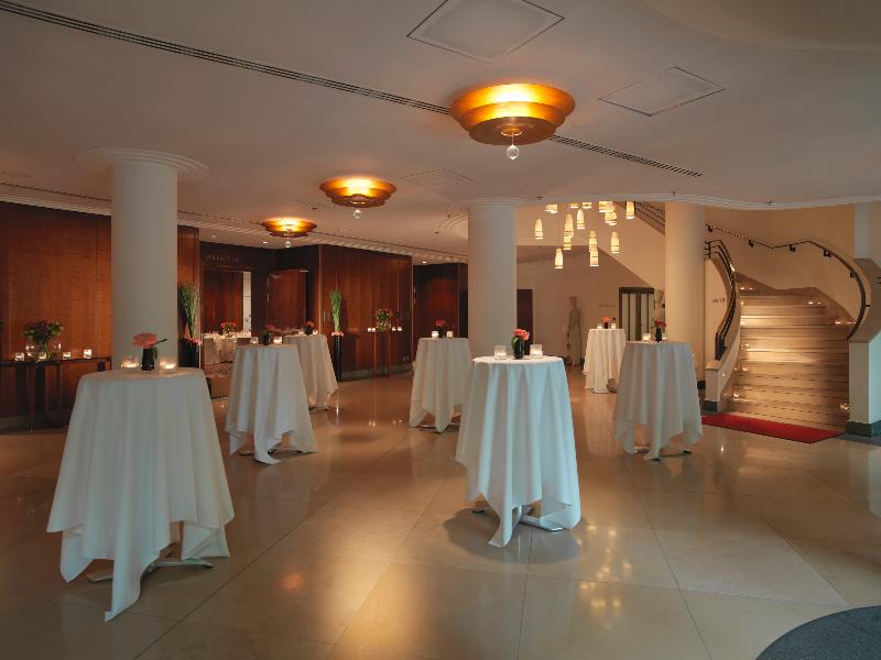 Rocco Forte The Charles Hotel - Toplantı