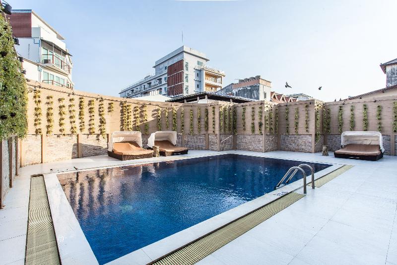 Patong Heritage Phuket - Havuz