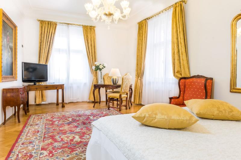 Charles Bridge Palace - Oda