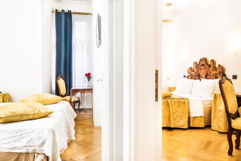 Charles Bridge Palace - Oda