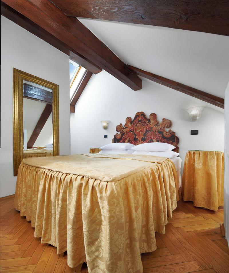 Charles Bridge Palace - Oda