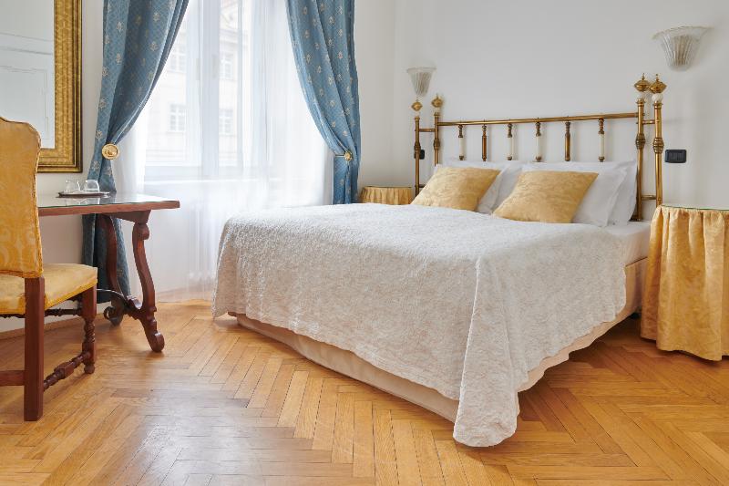 Charles Bridge Palace - Oda
