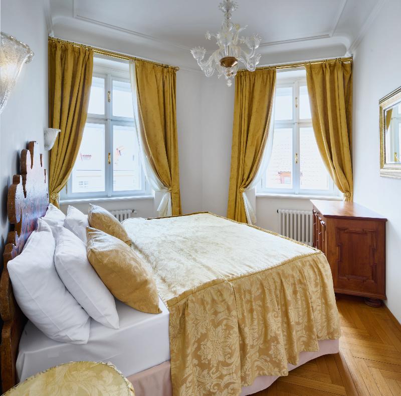 Charles Bridge Palace - Oda