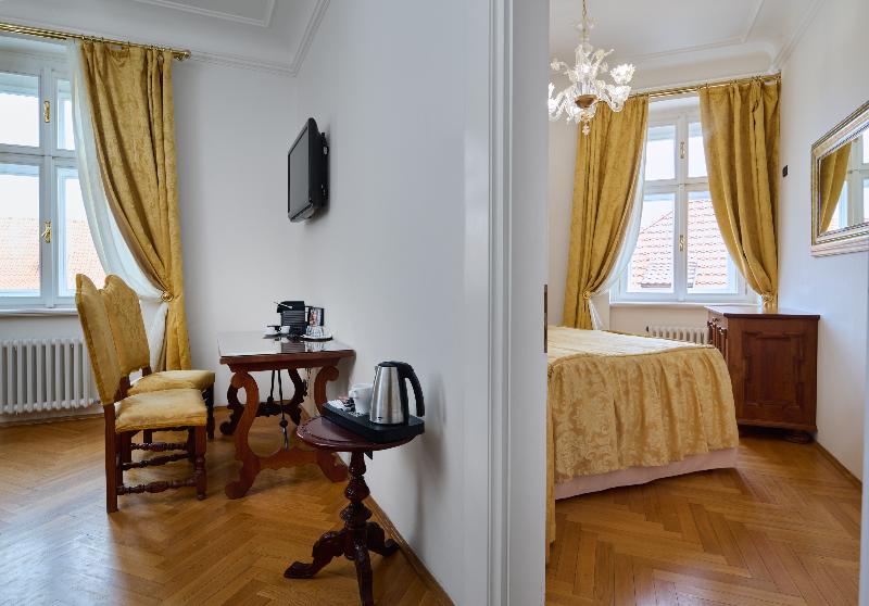 Charles Bridge Palace - Oda