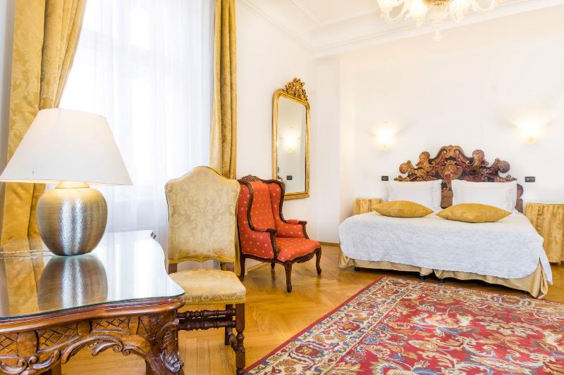 Charles Bridge Palace - Oda