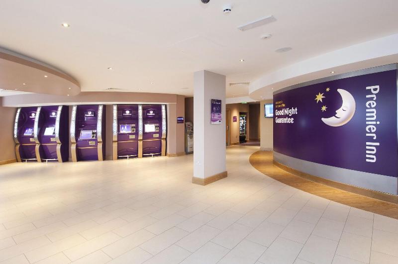 Premier Inn Heathrow Airport Terminal 5 - Lobi