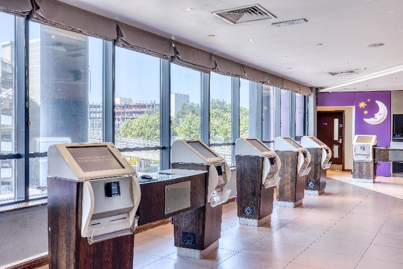 Premier Inn London Gatwick Airport - Lobi