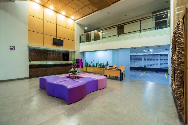 Quest Hotel Kuta by ASTON - Lobi