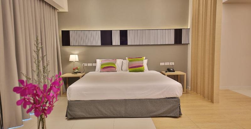 The Sun Xclusive - Oda