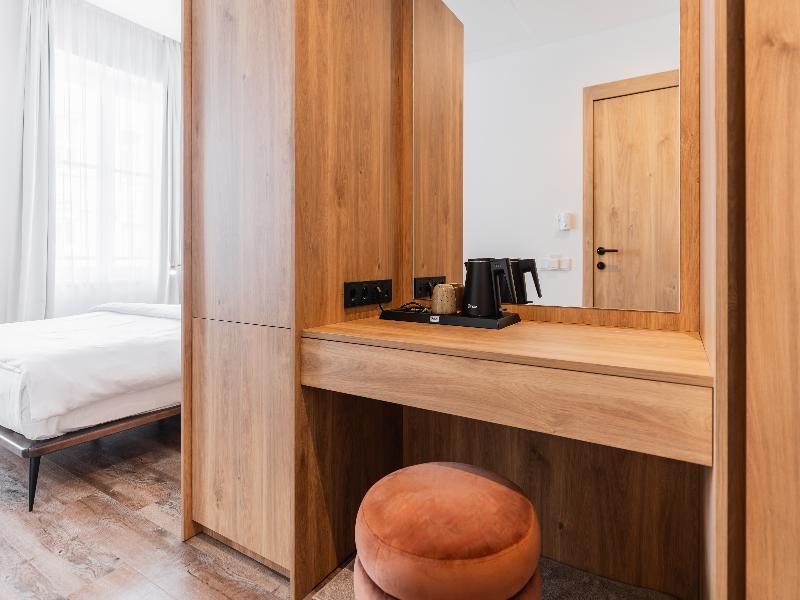 Forty Plus One Hotel Vienna - Oda