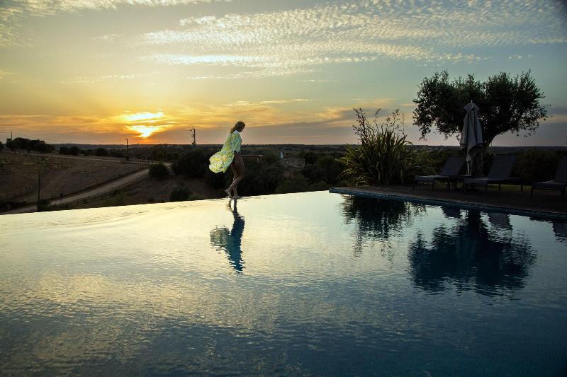 Herdade da Cortesia Hotel - Havuz