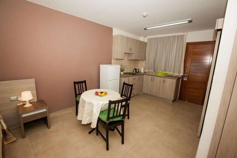Crystallo Hotel Apts - Oda