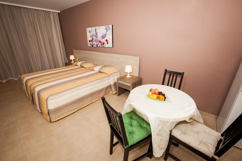 Crystallo Hotel Apts - Oda