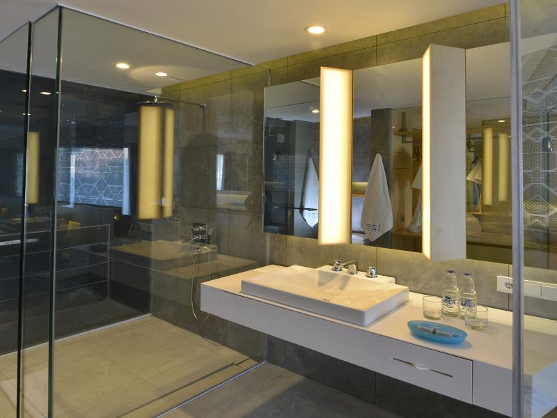 Ize Seminyak by LifestyleRetreats - Oda
