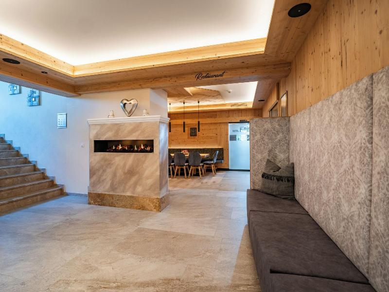 Hotel Alpina - Lobi