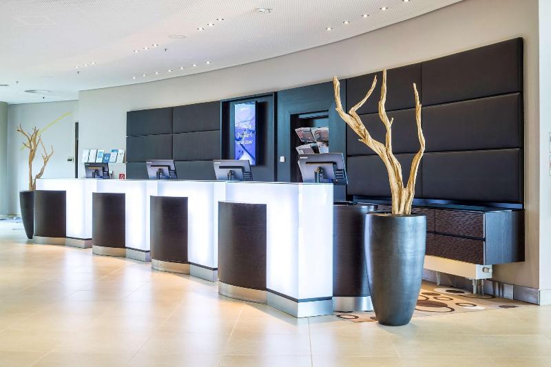 Radisson Blu Hotel, Hamburg Airport - Lobi