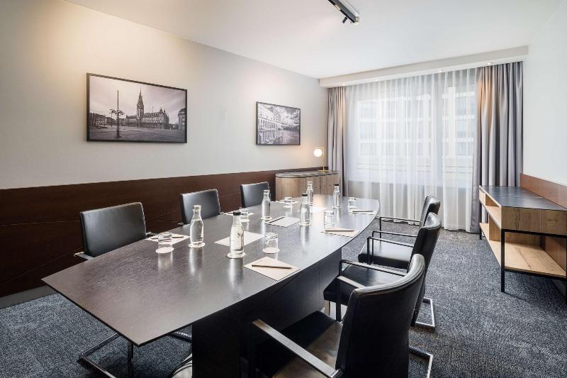 Radisson Blu Hotel, Hamburg Airport - Toplantı