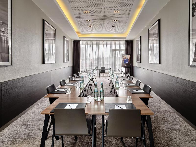 Radisson Blu Hotel, Hamburg Airport - Toplantı