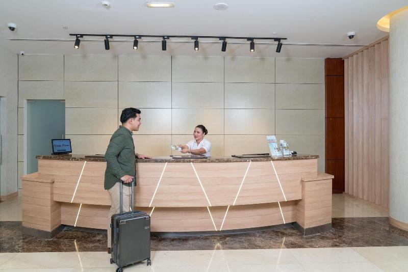 Ramada by Wyndham Dubai Deira - Lobi