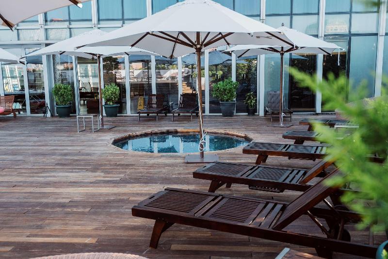 Radisson Blu Hotel, Batumi - Havuz