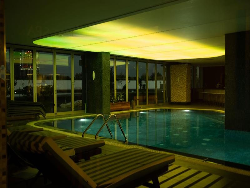 Radisson Blu Hotel, Batumi - Havuz