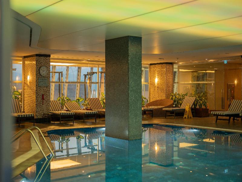Radisson Blu Hotel, Batumi - Havuz