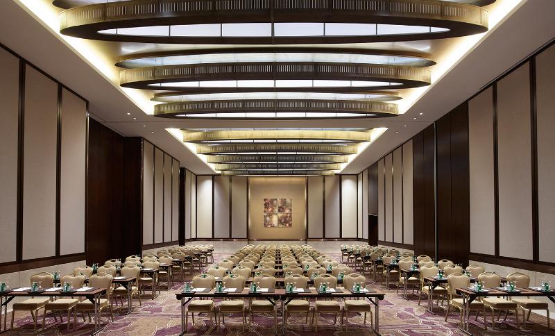 Swissôtel Al Ghurair - Genel