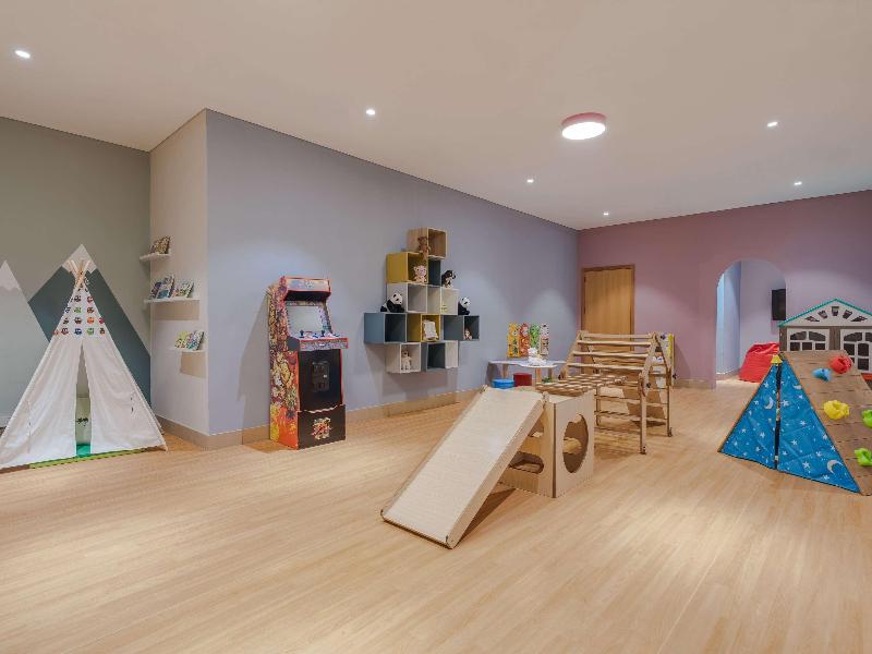 Swissôtel Al Ghurair - Genel