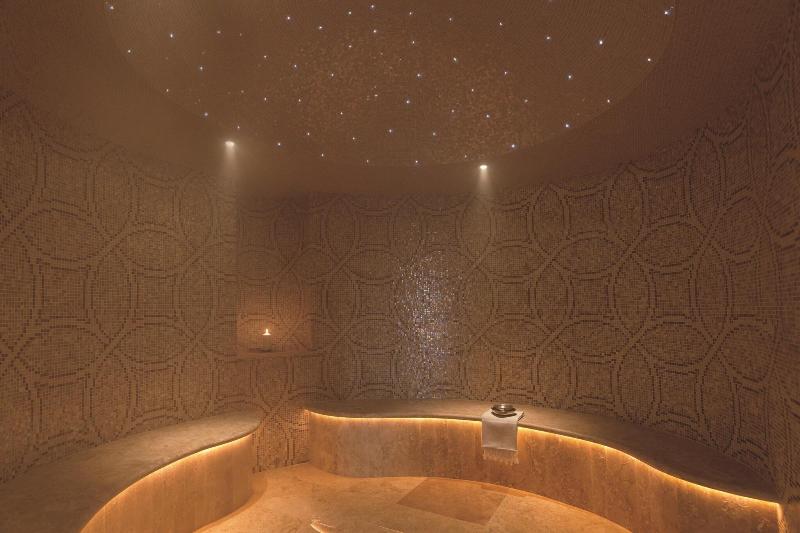 The Ritz-Carlton Abu Dhabi, Grand Canal - Aktivite