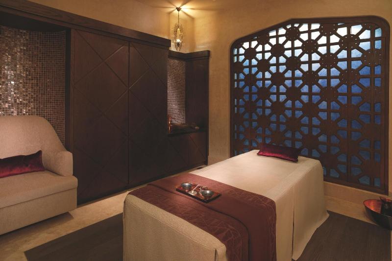 The Ritz-Carlton Abu Dhabi, Grand Canal - Aktivite