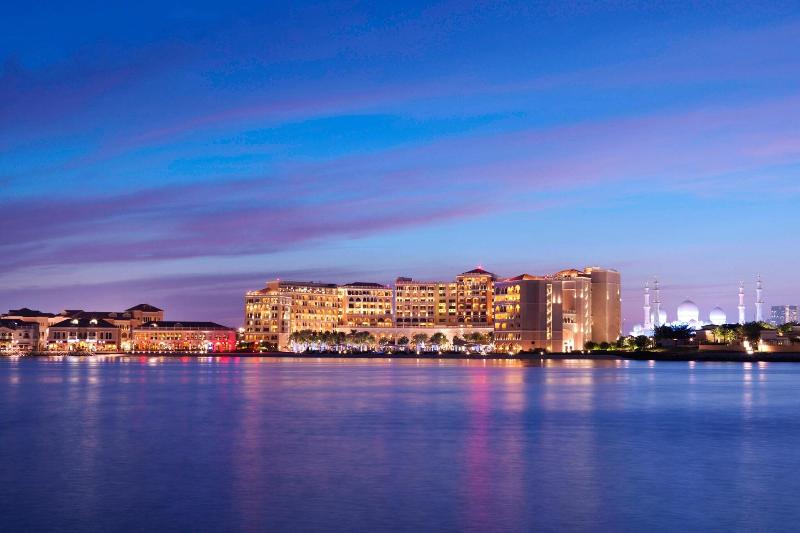 The Ritz-Carlton Abu Dhabi, Grand Canal - Genel