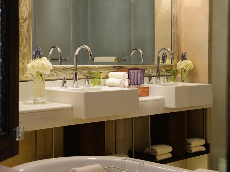 The Ritz-Carlton Abu Dhabi, Grand Canal - Oda