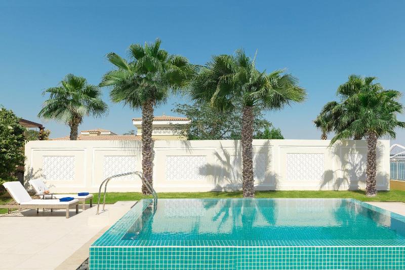The Ritz-Carlton Abu Dhabi, Grand Canal - Havuz