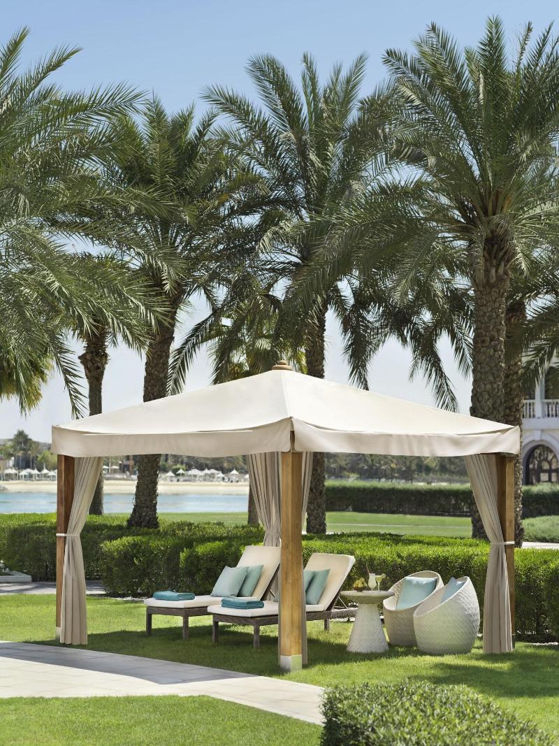 The Ritz-Carlton Abu Dhabi, Grand Canal - Havuz
