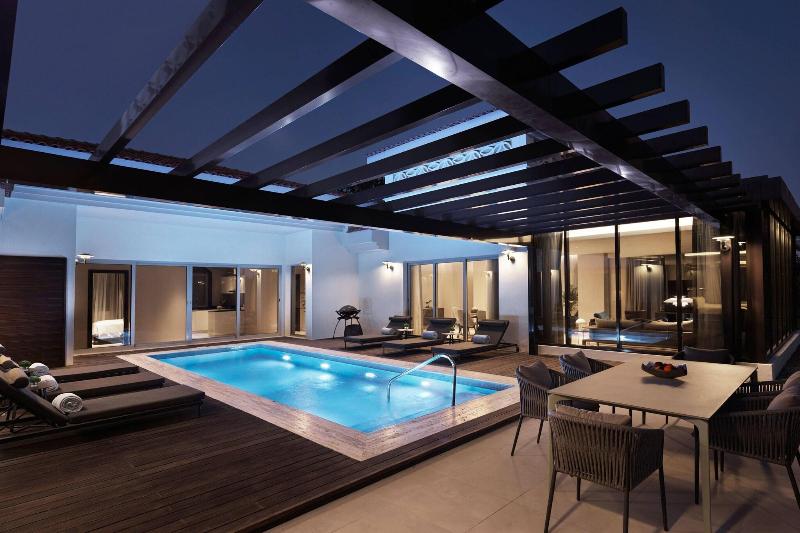 The Ritz-Carlton Abu Dhabi, Grand Canal - Havuz
