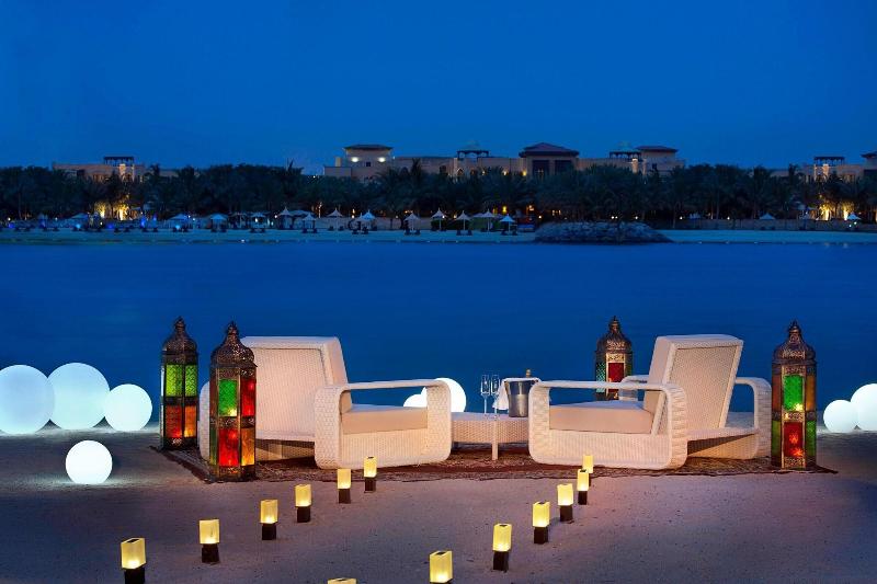 The Ritz-Carlton Abu Dhabi, Grand Canal - Plaj