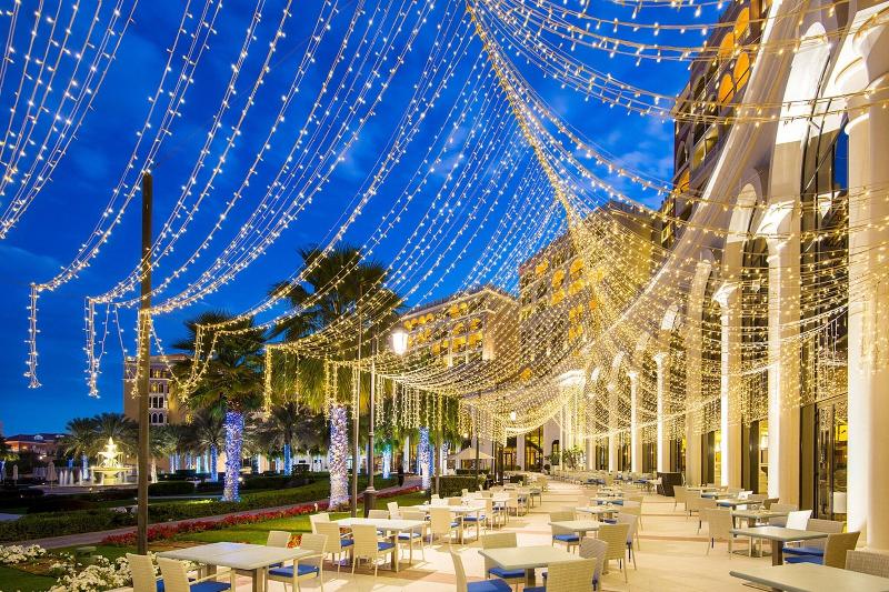 The Ritz-Carlton Abu Dhabi, Grand Canal - Restoran