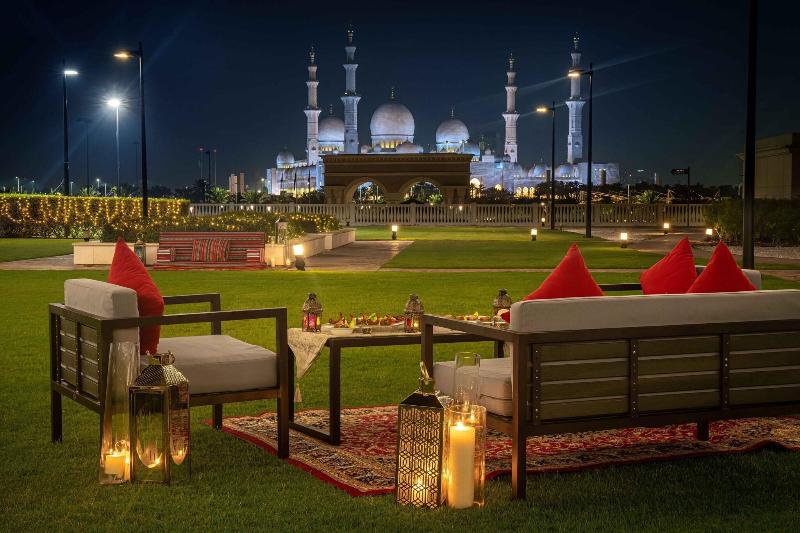 The Ritz-Carlton Abu Dhabi, Grand Canal - Restoran