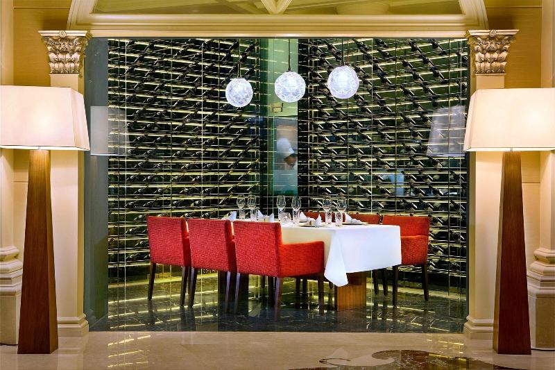 The Ritz-Carlton Abu Dhabi, Grand Canal - Restoran
