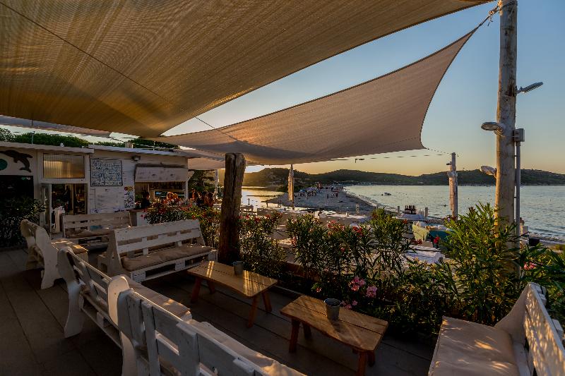 Lu Nibareddu Aparthotel - Bar