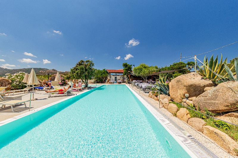 Lu Nibareddu Aparthotel - Havuz