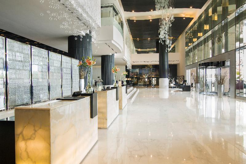 Sofitel Abu Dhabi Corniche - Lobi