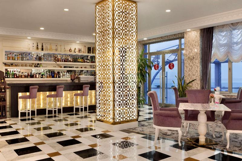 Ramada Baku Hotel - Bar