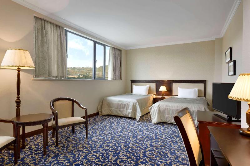 Ramada Baku Hotel - Oda