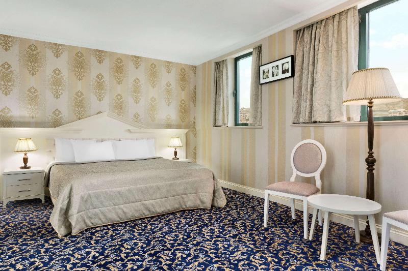 Ramada Baku Hotel - Oda