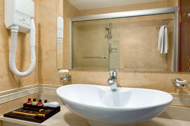 Ramada Plaza Gence - Oda