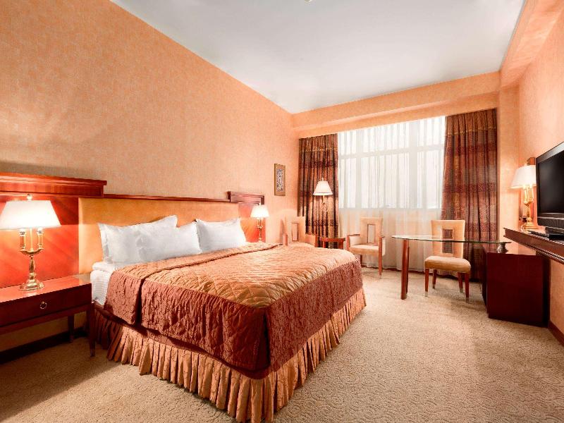 Ramada Plaza Gence - Oda